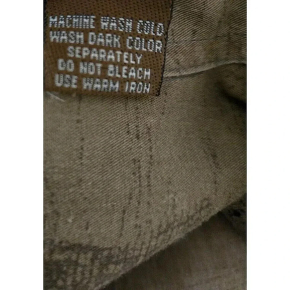 Magellan Sportswear Fishing Theme Button Up camp Shirt Bass Fish Outdoors size M - Picture 6 of 7